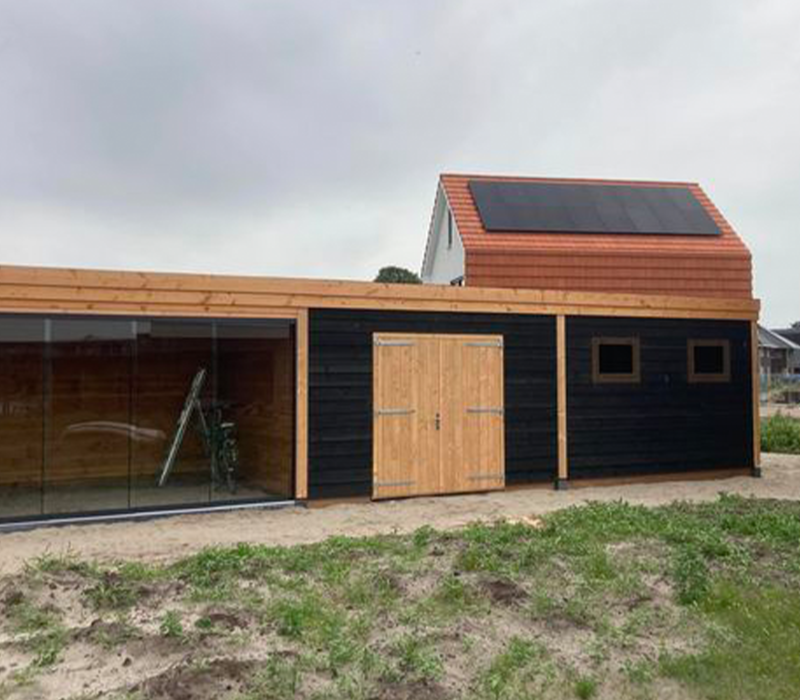 Overkapping met tuinschuur